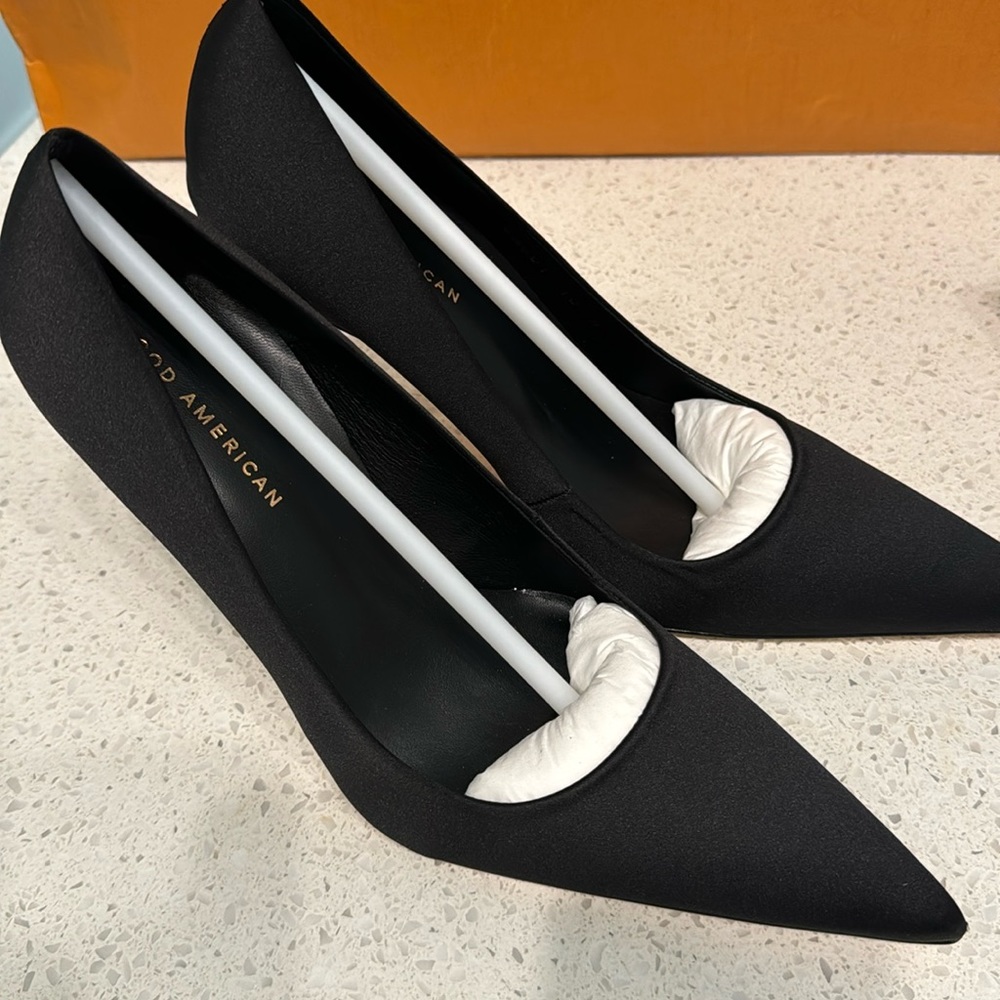 Good American Black Sateen Pump 10